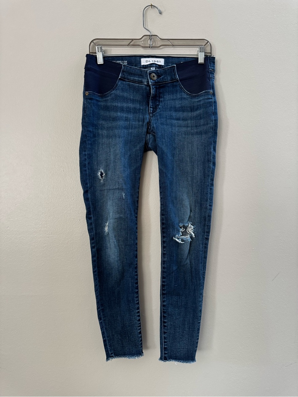DL1961 Pea In A Pod Erin Distressed Skinny Maternity Jeans  stretch size 26
